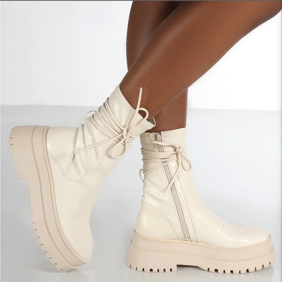 PUBLIC DESIRE - FINALE CREAM PU CHUNKY WRAP AROUND BOOTS - Picture 4 of 4